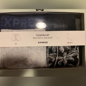 Express Essentials Kit Boxers 28-30 & Socks 8-13
